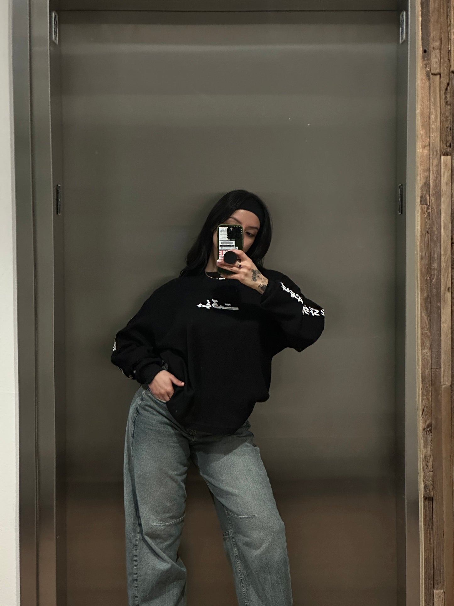 .02 Waffle Black Crewneck